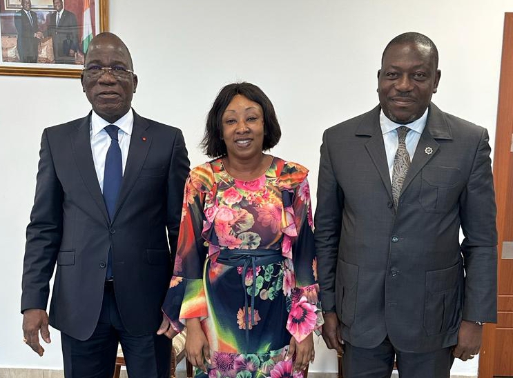 Igbeke Bouaké Actions Sociales Une Organisation De Jeunesse Proche Dun Depute Sensibilise 